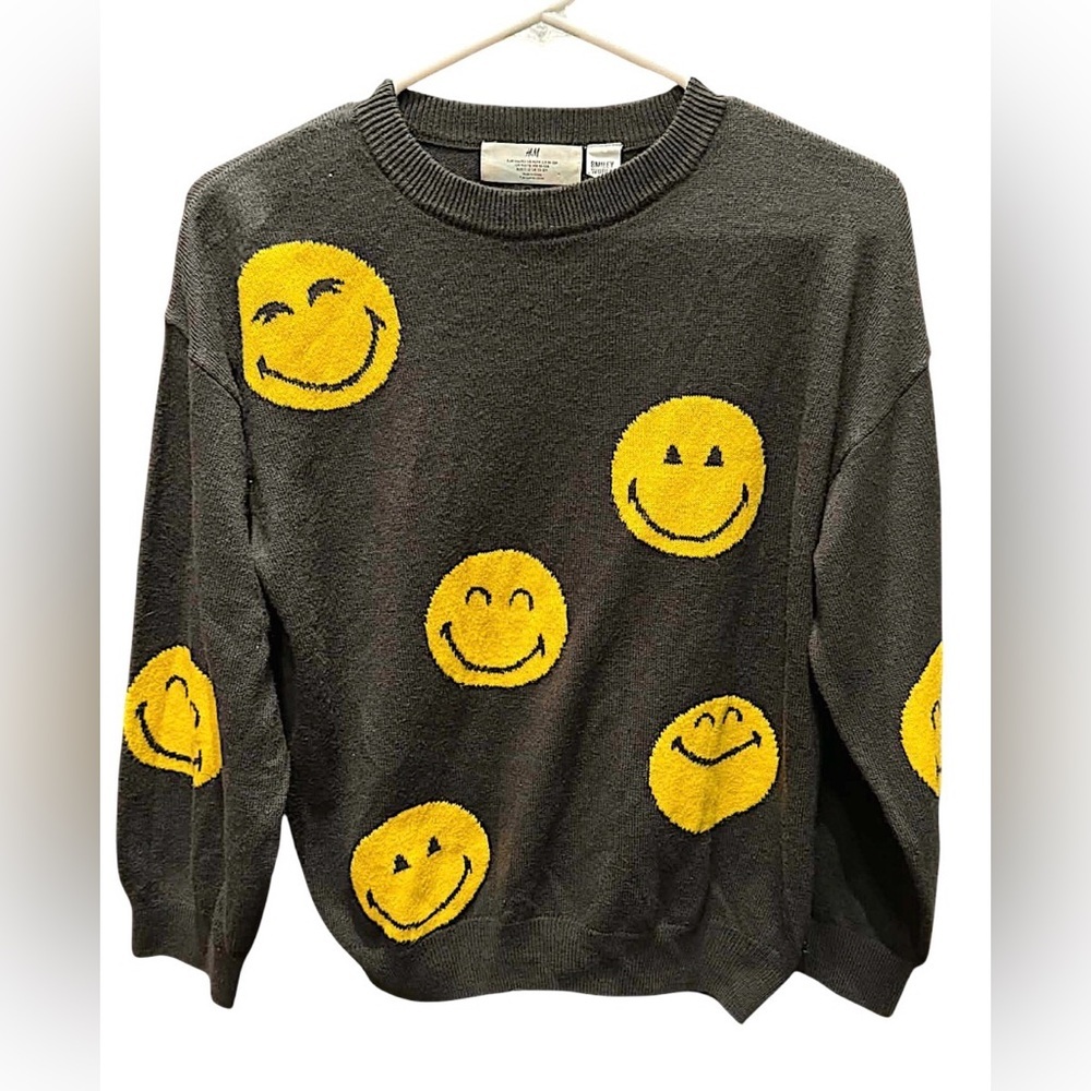 H&M SMILEY WORLD Gray Smiley Face Sweater SMALL 19in pit to pit length 21in